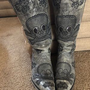Corral Gray Skull Heeled Boots